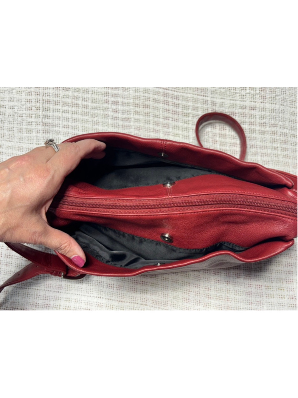 Stone Mountain Red Leather Triple Compartment Crossbody EUC - Picture 6 of 16